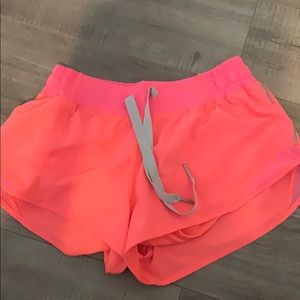 Highlighter pink Lululemon Hotty Hot short